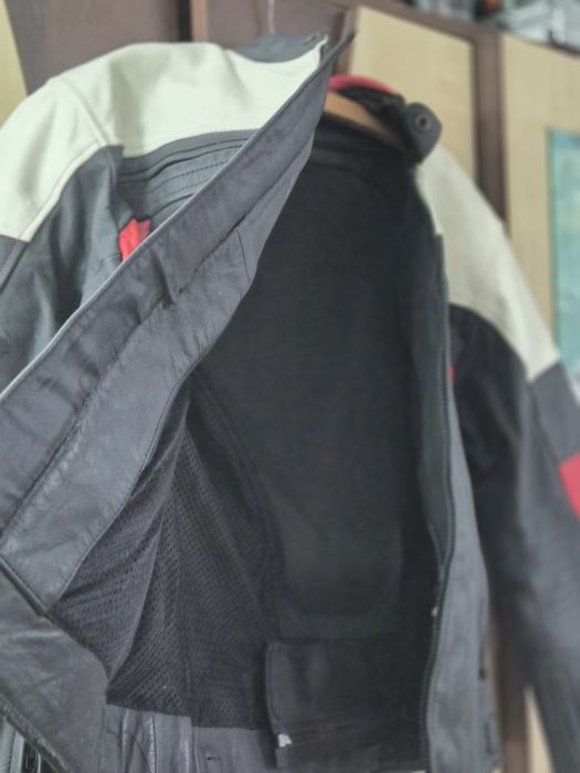 Greaca,casca si manusi de motociclist