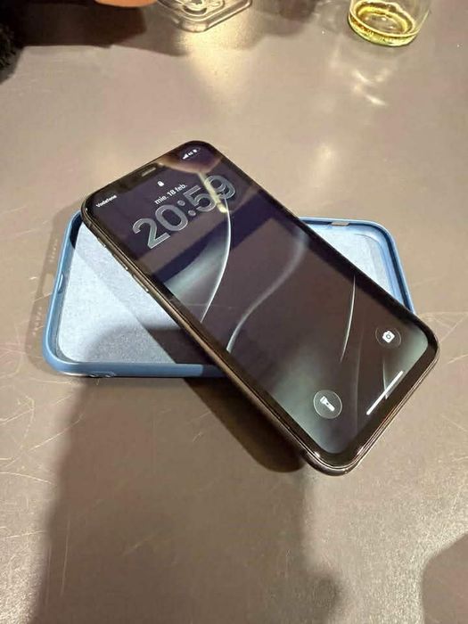 Vând iphone 11 capacitate 128 gb