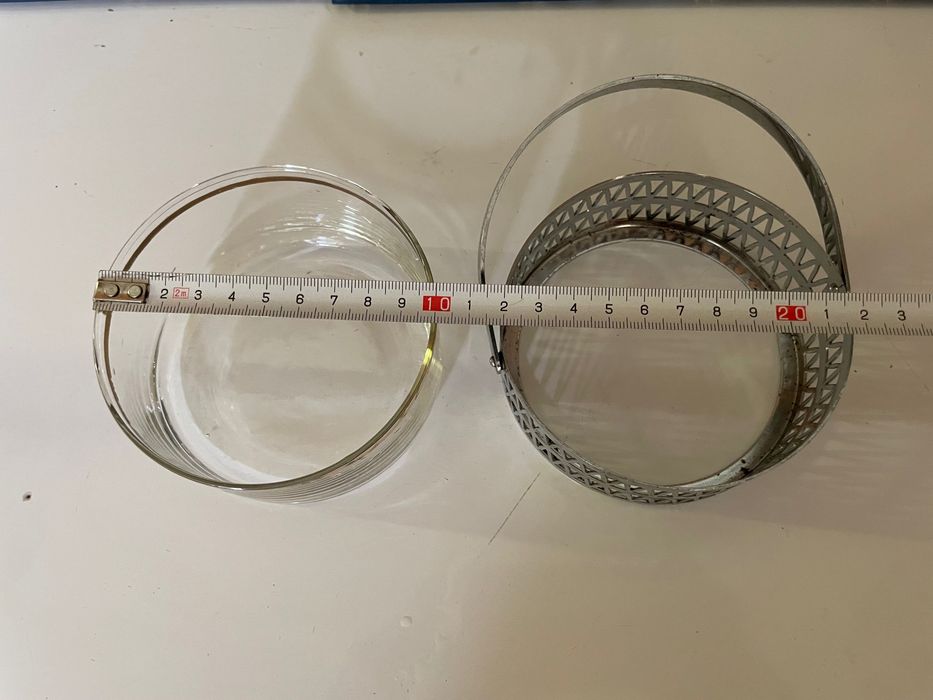 Малка бонбониера от метал и стъкло