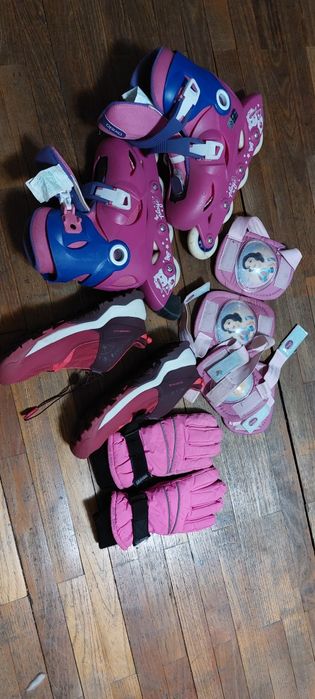 Vând pachet cu: pantofi/ adidas tracking, role, mănuşi, fetită,7- 8 an