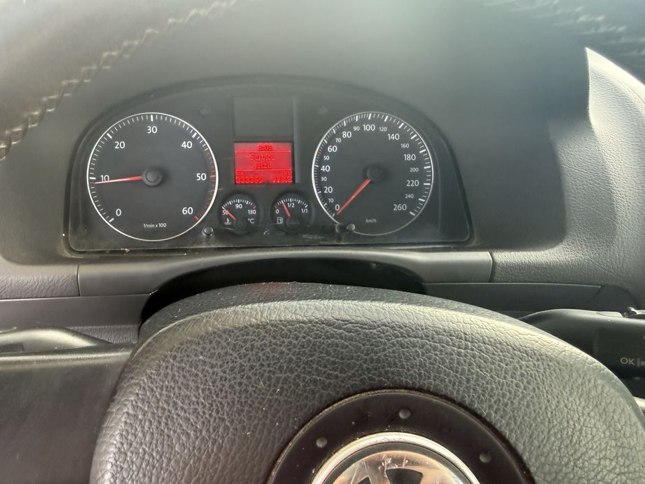 Volkswagen Touran 2006 diesel, 1.500 € — imagine 5
