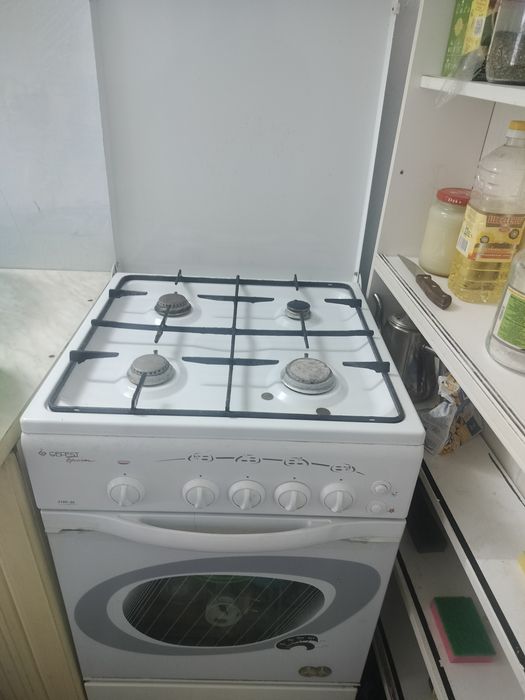 Продам газовую плиту