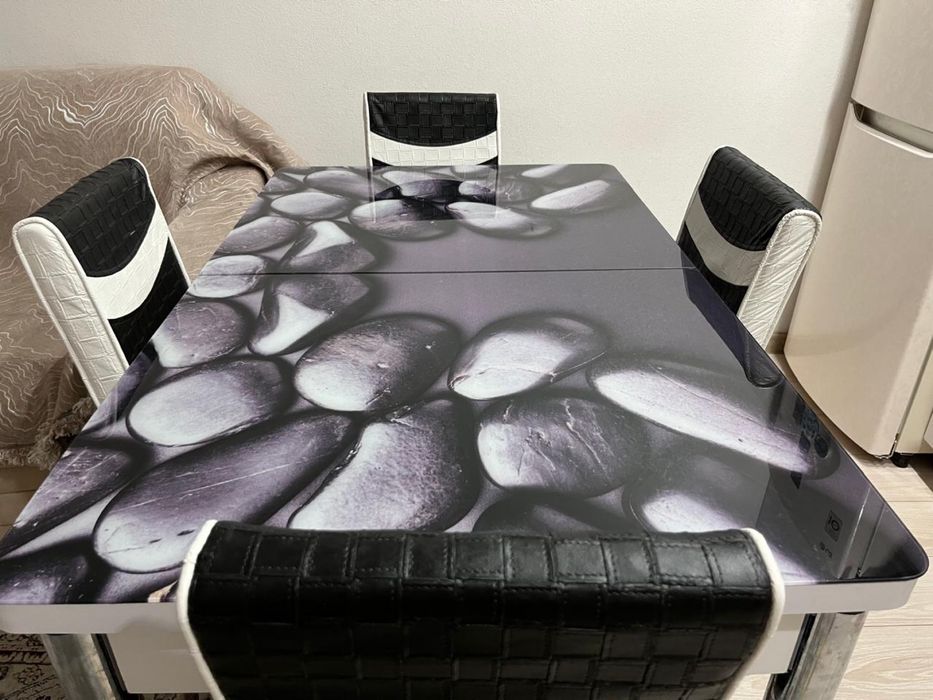 Продам обеденный стол со стульями