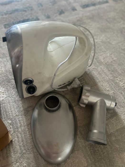 Продам электромясорубку.