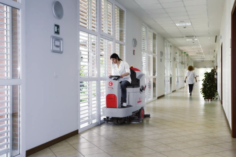 Masina de spalat si aspirat pardoseli Comac Innova 85