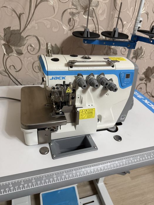 Оверлок Jack E4S