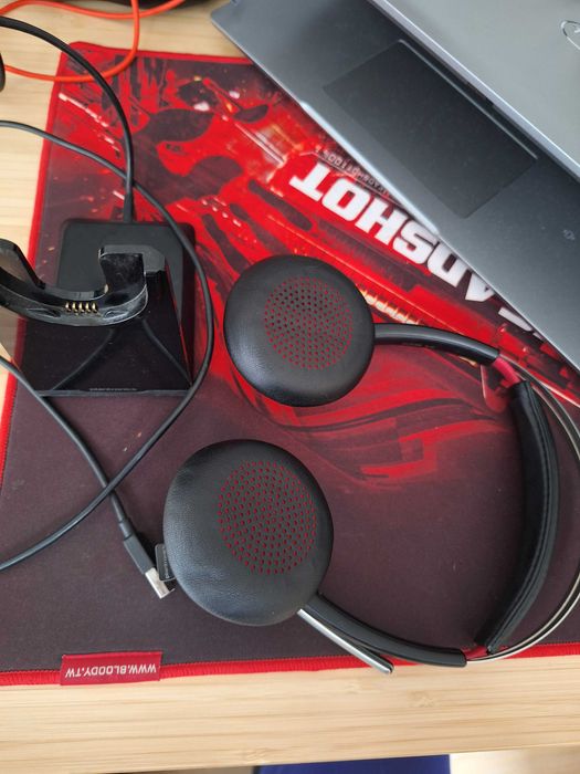 Слушалки Plantronics Voyager UC/BT600 със зарядна станция
