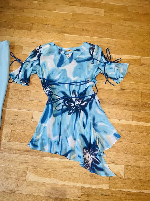 Страхотен БГ две части, стилен и елегантен С ПОДАРЪК ПО ИЗБОР