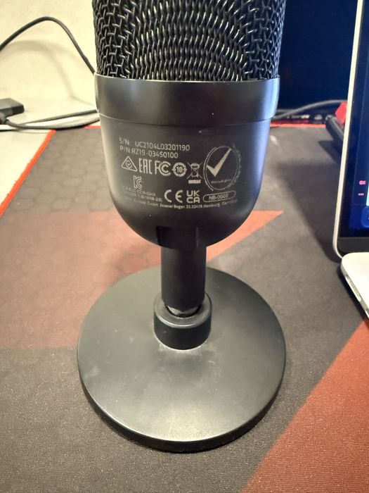 Продавам gaming микрофон Razer mini v2
