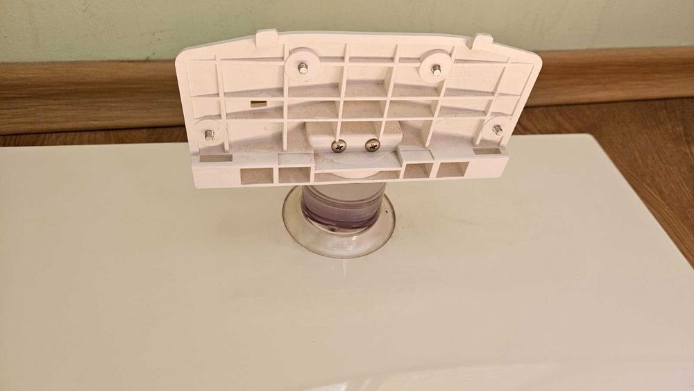 Стойка и Дистанционно за телевизор Самсунг 32 инча