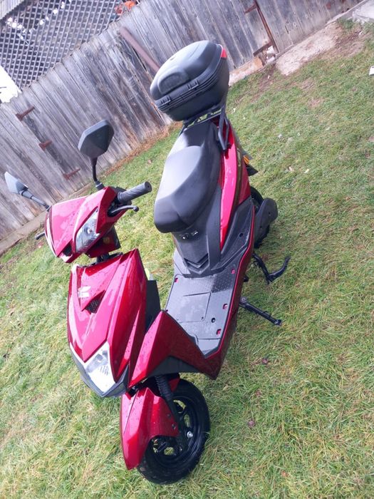 Scuter Electric 1500W, Voltarom VS1 Fara permis, 60V, 20Ah, viteza maxima 25 Km pe ora, Gri, Autonomie 74Km