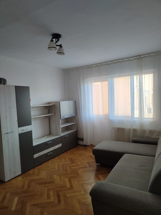 Închiriez apartament 2 camere semidecomandat