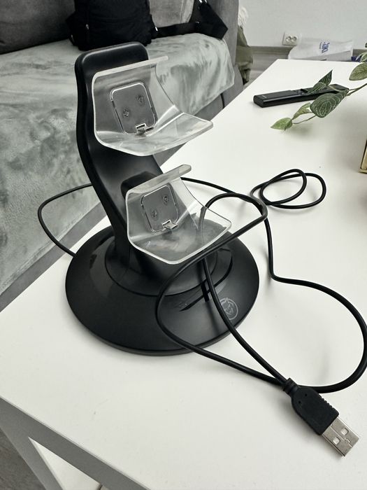 Statie incarcare controllere PS4