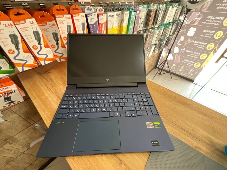 HP victus 15  RTX 4050 gaming
