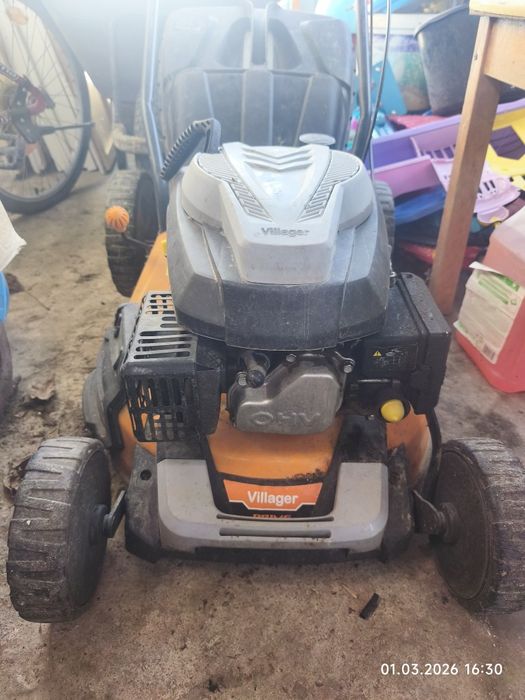 Vând mașină de tuns iarba cu autopropulsie  in stare buna de funcționa