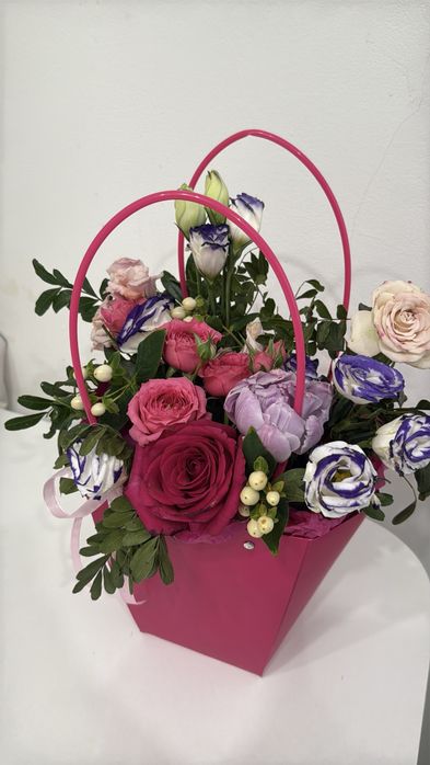 Цветы в сумочке композиция