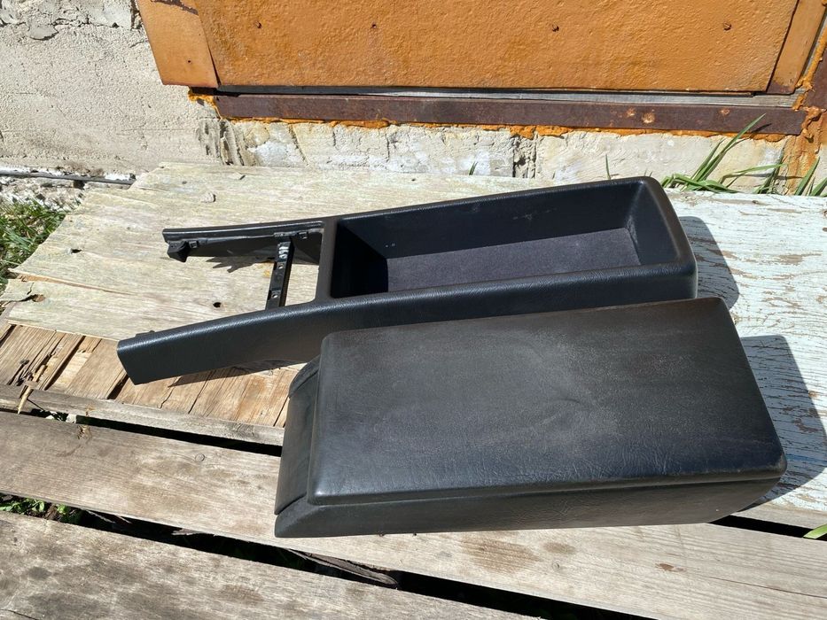 Продам подлокотник на мерседес w210