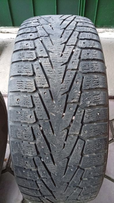 Продам зимнию резину 265 65 R17