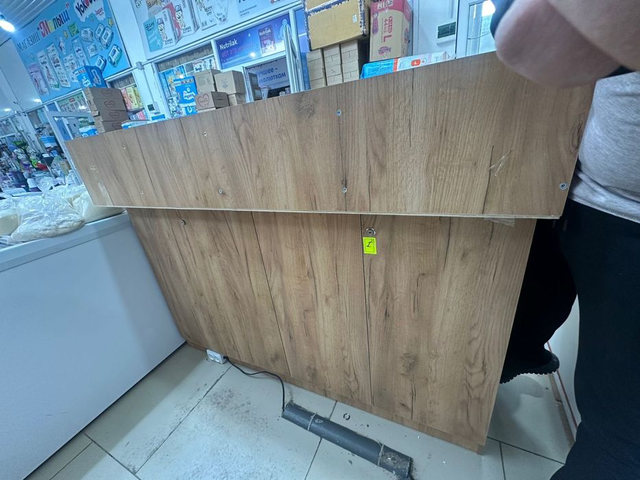 Продам шкаф витрину для  магазина