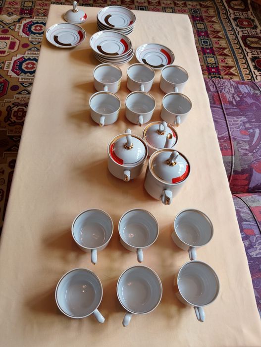 Много красив руски сервиз за чай