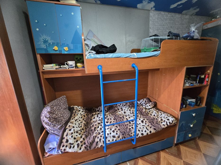 Двухъярусная кровать  со шкафом