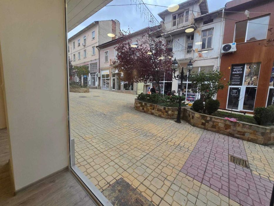 Продава се Къща в Петрич - 311 кв.м за 965 €/кв.м - Снимка #2