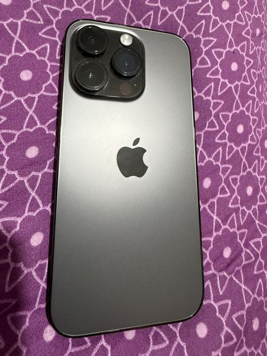 Продам телефон  айфон 14 про.