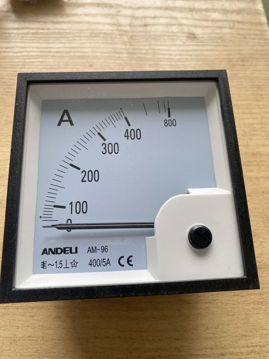 Бокс пластиковый, амперметр, изолятор