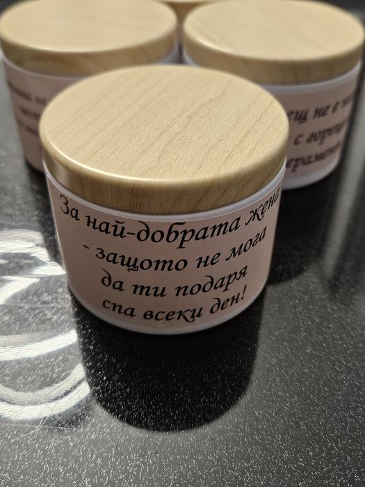 Свещи за осми март