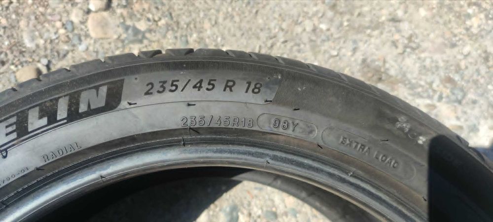 235/45R18 Michelin Primacy 4 - 4 бр летни гуми   Гумите са без балони , криво и напукано. Цената е за комплекта.
