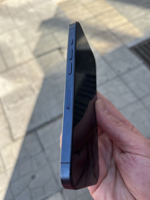 Продавам iphone 15 pro