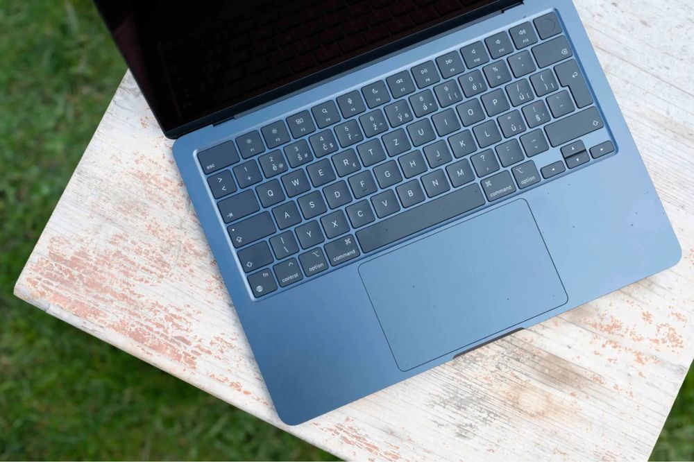 Macbook air 13 m4 16/256 21 цикл