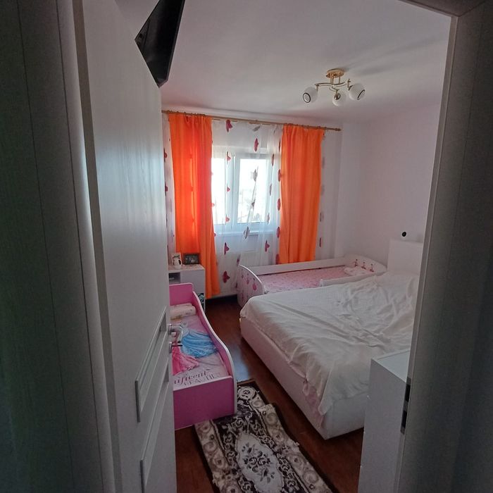 Vand apartament 4 camere
