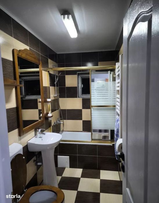 Apartament 3 camere zona Vasile Aron