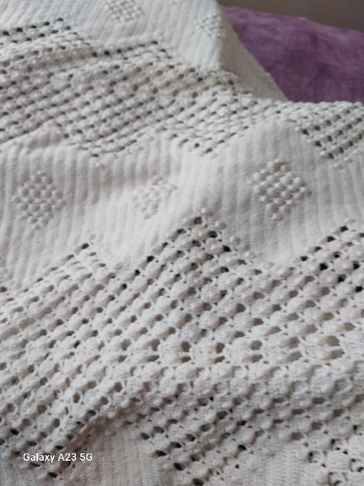 Продавам    покривки плетени на една кука