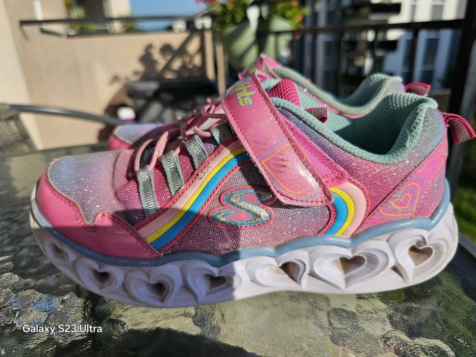 Adidaşi Skechers, cu lumini, mărimea 36, 21-21,5 cm interior