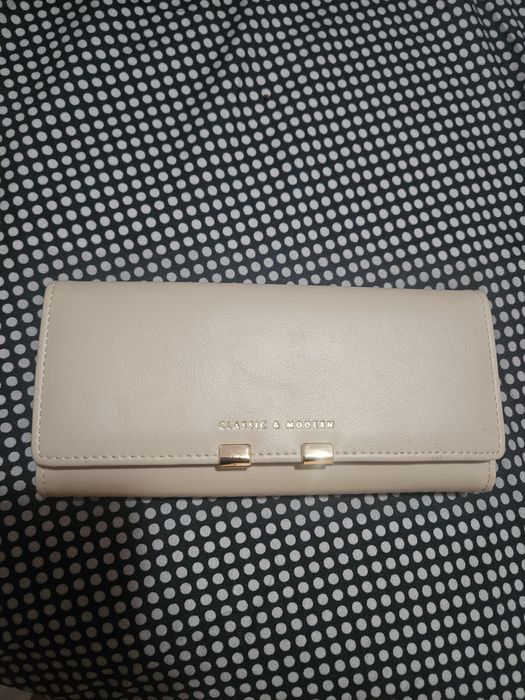 Дамско бежово портмоне