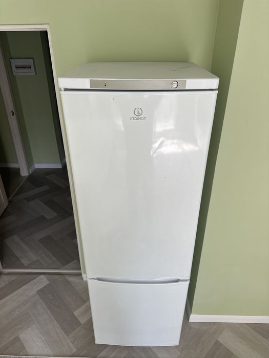 Холодильник Буу рабочий большой