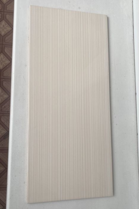 Коричневый и белый кафель