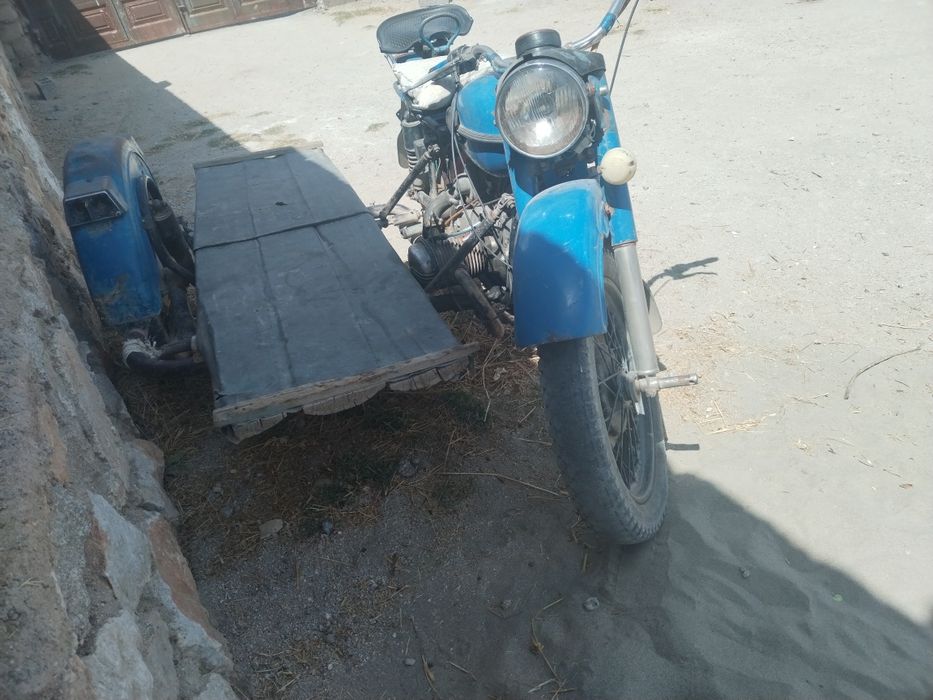 Ural mototsikl sotiladi narxi kelishiladi