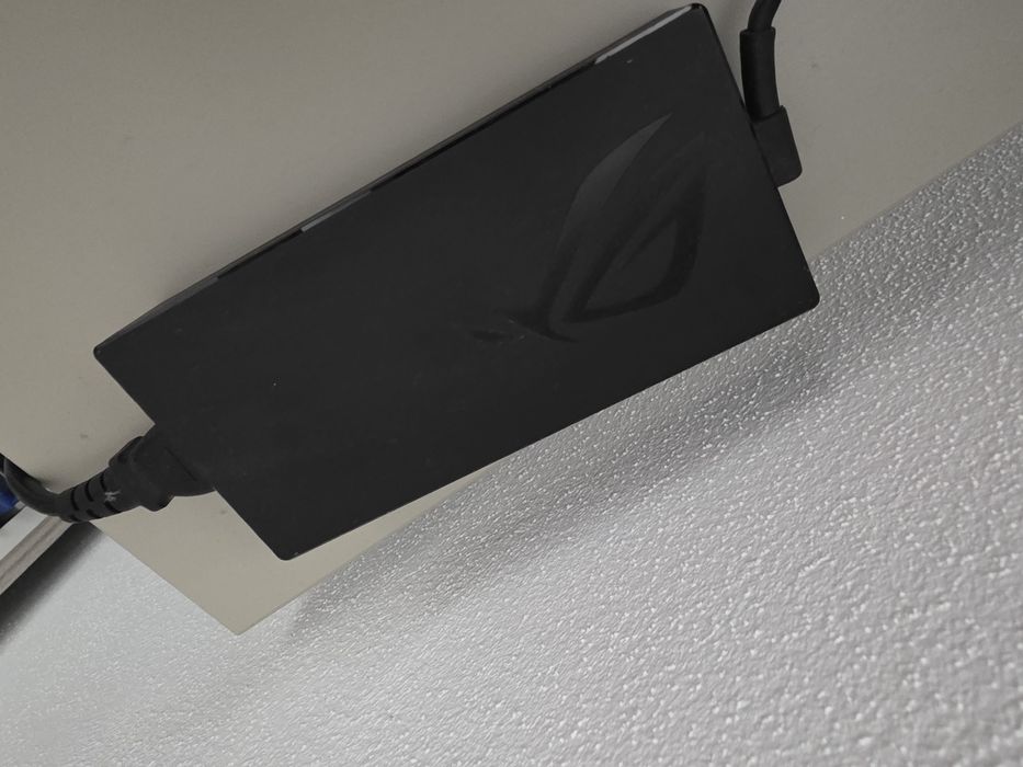 Asus ROG Strix Gaming 17.3" - RTX 2070 - I7