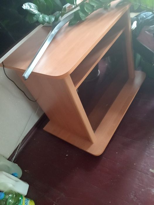 Продам тумбу под ТВ за 15000