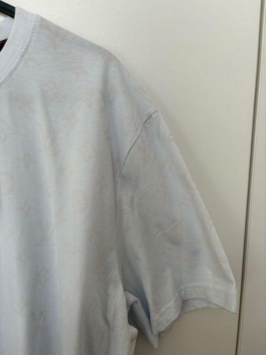 Tricou sensibil la lumina