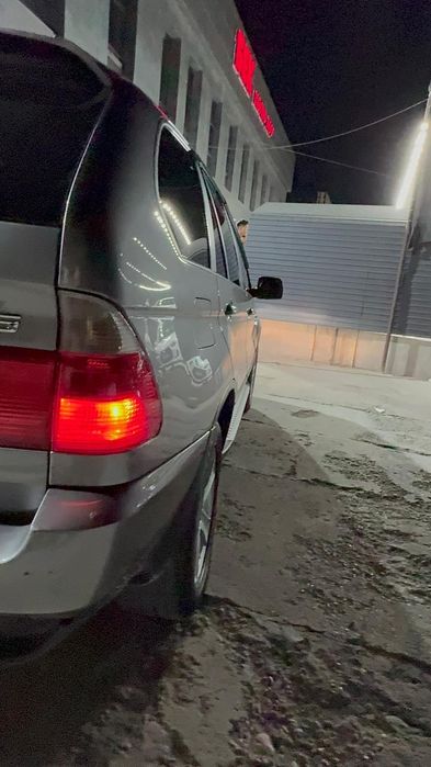 Автомобиль BMW X5 в отличном состоянии