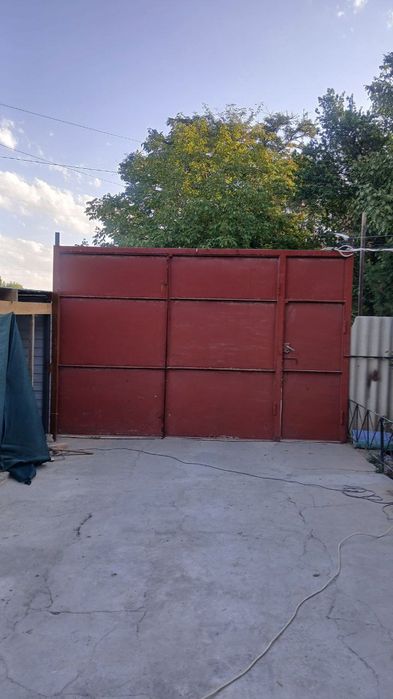 Дарвоза сотилади