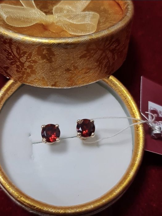 Новые золотые пусеты с гранатами