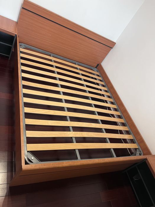 Vand cadru pat lemn+somiera pt saltea+2 noptiere