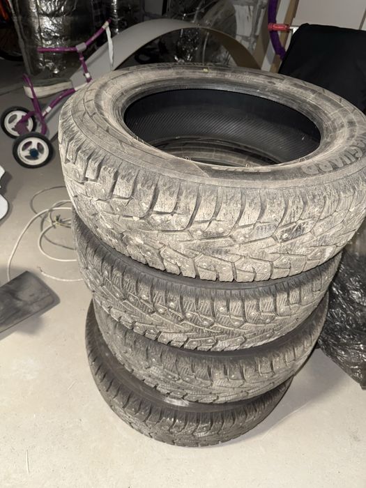 Комплект зимних шин почти новые Yokohama
