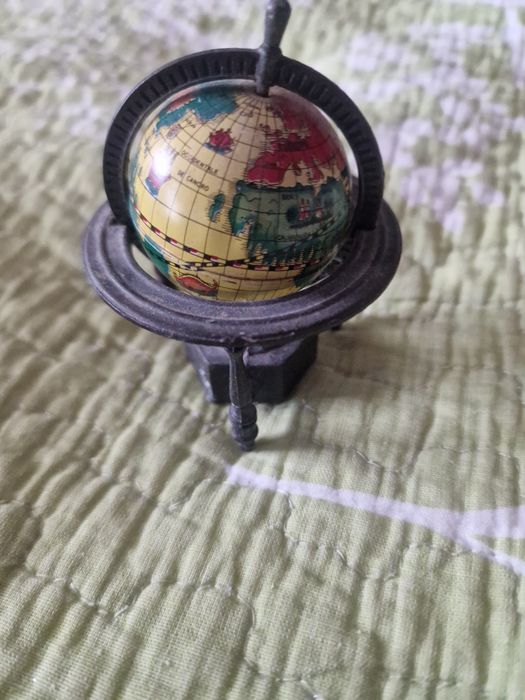 Glob pământesc în miniatura