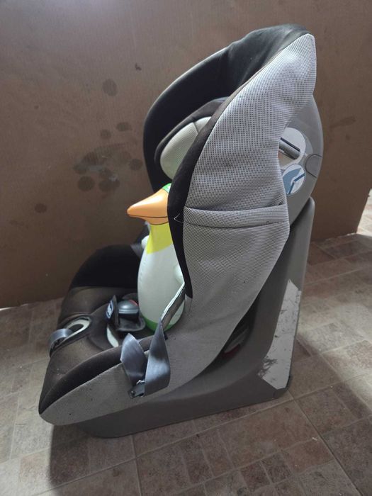 Scaun auto copii Chicco de la 9 la 18 kg cu prindere pe centura